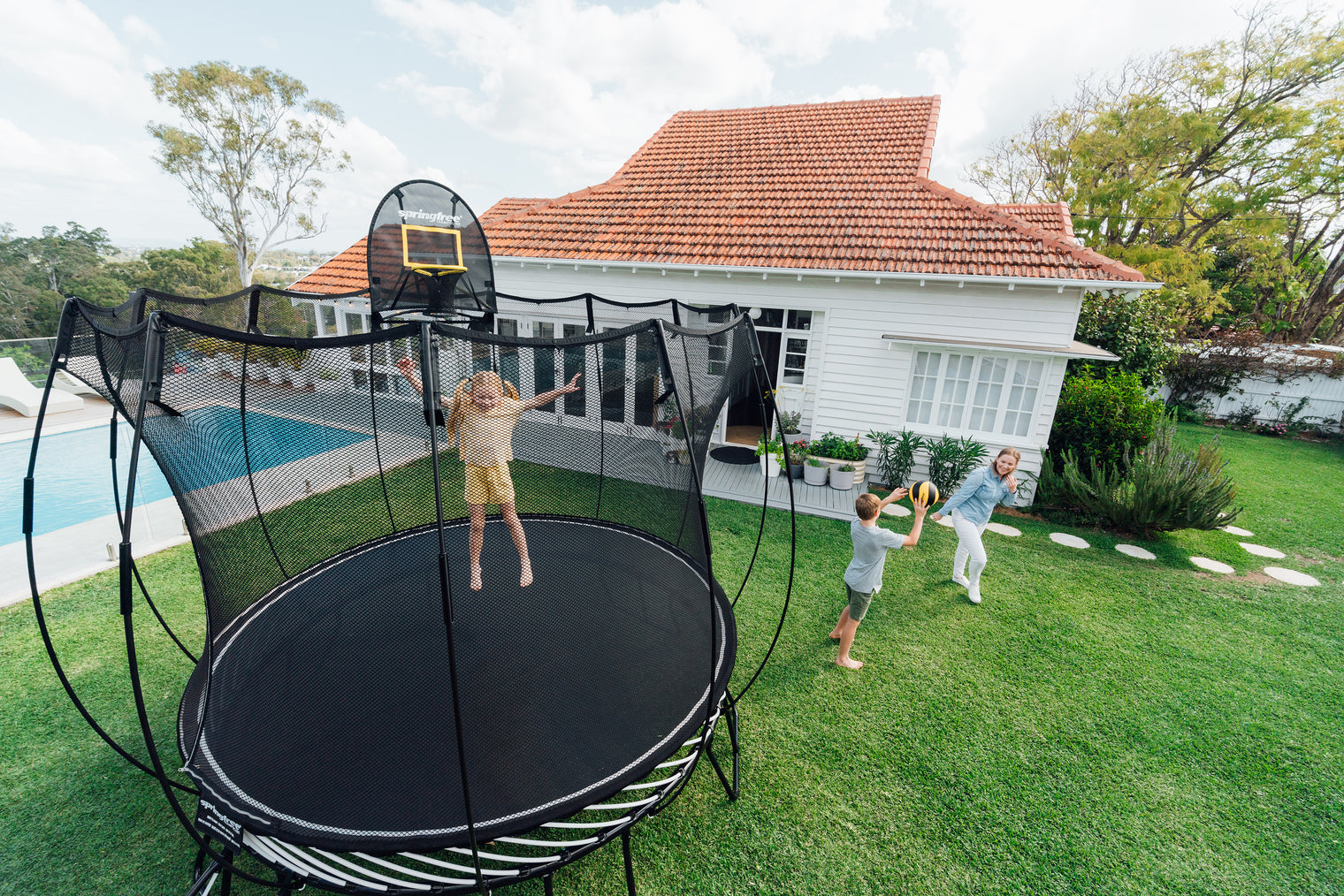 Round Springfree Trampoline